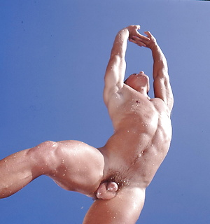 Glistening muscle stud Ralston Hale strips naked outdoors and jerks himself off