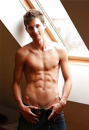 Skinny twink Gaelan Binoche shows his fat cock