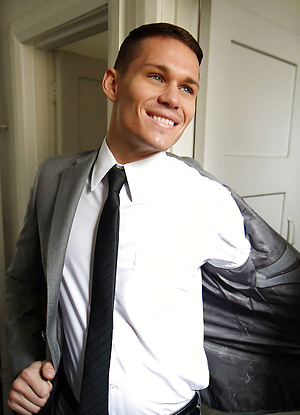 Aussie Personal Trainer Tate Ryder is ready to get off with Ben