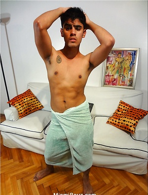 Hot latino twink Emiliano serviced