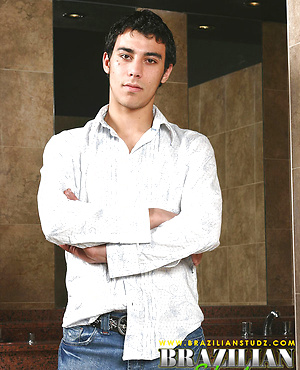 Niko Tomiar posing naked