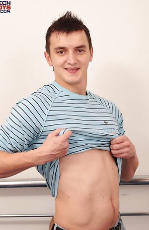 European stud jacking off dick