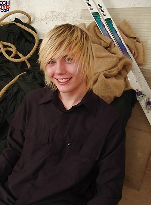 Blond twink cutie