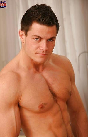 Muscle hunk jacking off dick