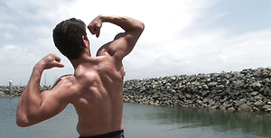 Muscle hunk Branson working out and posing naked