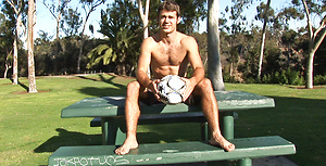 Hot hairy hunk jerking off