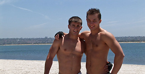 Six pack jocks Jamie and Yuri have fun on the beach before having fun fucking asses
