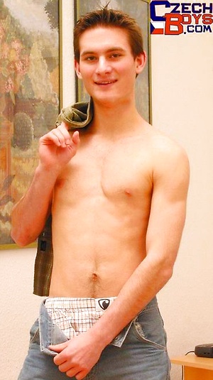 Nice dude demonstrates his long dick