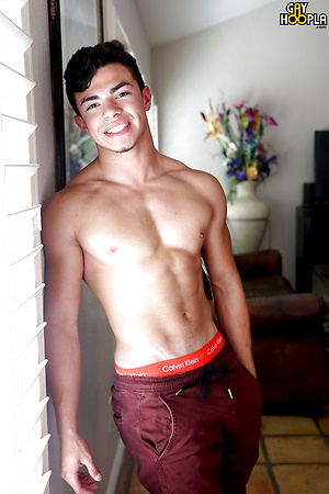 Fit Ripped Teen Julian Rodriguez Jerks And CUMS