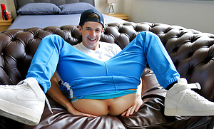 Playing with hung Aussie boy Brad Hunter
