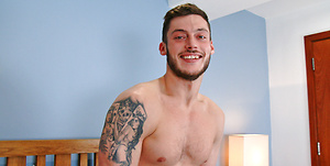 Straight & Athletic Hunk Will Pumps his Hole with 2 Dildos