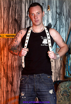 This hunk gets so turned on by the vibration of his tattooing gear that his cock starts to stir