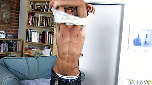 Brandon Jones Stretches His Hole