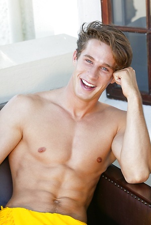 Cute muscled boy Yves Carradine Pin-Up