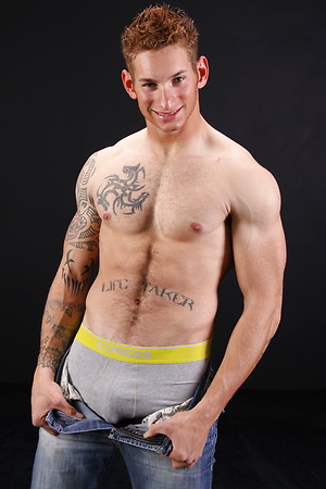 Tattooed stud Troy jacking off dick