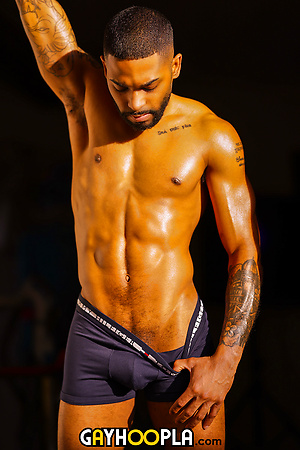 Tatted Stud James Harp Does The Stroke 'N Poke For The Cameras!