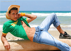 Lovely brazilian twink shows his sexy body