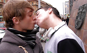 Czech boys goes bareback threesome
