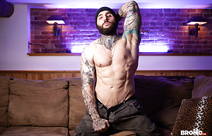 Bromo Tommy Tanner, Tony D Angelo