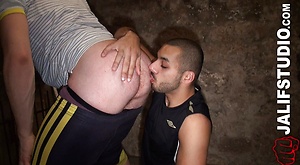 Hung gay Jeff Stronger fucks a big-assed bottom doggystyle after getting head