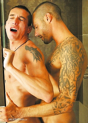 Hung gay men Isaac Jones and Jake Reed jerk off after having hardcore anal sex