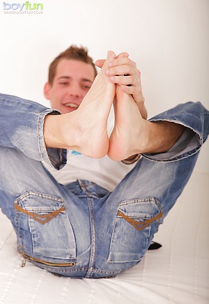 College guy Lonny Play busts a nut on his stomach.