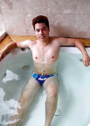 My straight mate Ryan Kai showing off his cock in the hot tub