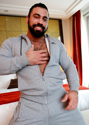 Porn star Ricky Ares drops in for a shoot