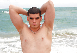 Beefy Latino Muscle Stud