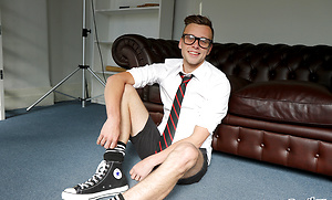 Aussie boy Glenn Hill returns for a new shoot