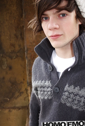 Sandy Jekins fucks cute emo Jason Andrews